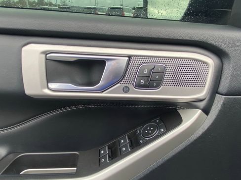 Certified 2022 Ford Explorer Limited w/ Equipment Group 301A image 11
