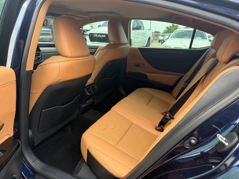 Used 2022 Lexus ES 350 w/ Premium Package FWD image 7