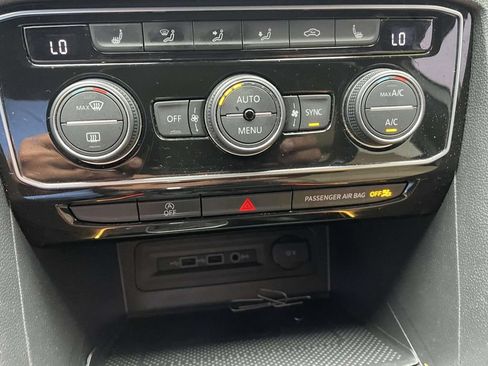 Used 2020 Volkswagen Atlas Cross Sport SEL AWD/4WD image 28