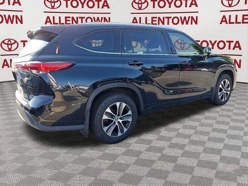 Used 2021 Toyota Highlander XLE AWD/4WD image 4