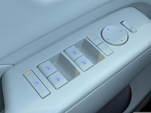 Used 2024 Hyundai Kona Limited image 26