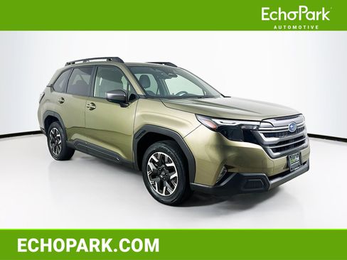Used 2025 Subaru Forester Premium AWD/4WD image 1