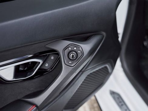 Used 2020 Lamborghini Huracan EVO image 33