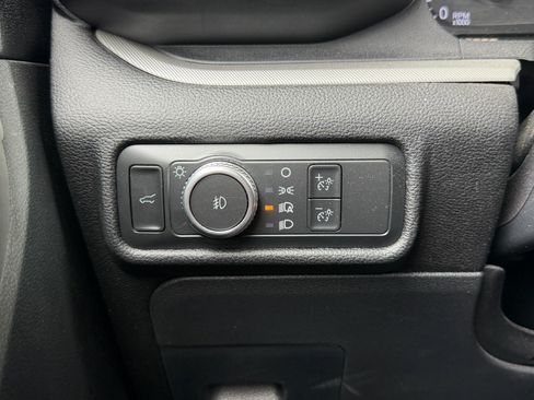 Used 2022 Ford Explorer XLT w/ Equipment Group 202A RWD image 28