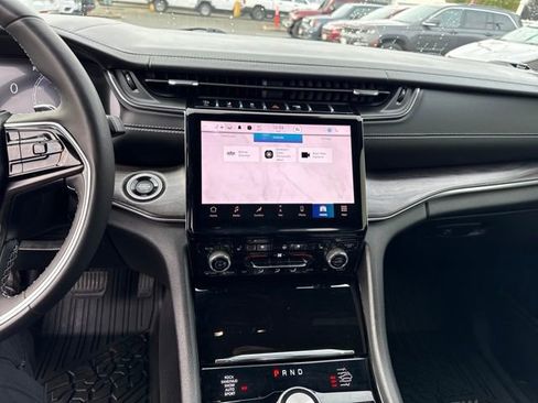 Used 2023 Jeep Grand Cherokee Overland w/ Luxury Tech Group IV image 21