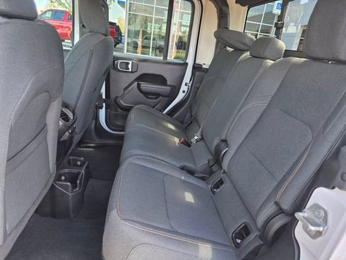 Used 2025 Jeep Gladiator Sport AWD/4WD image 19
