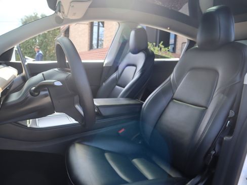 Used 2022 Tesla Model Y Long Range image 22