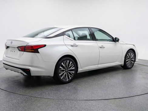 Used 2025 Nissan Altima 2.5 SV image 9