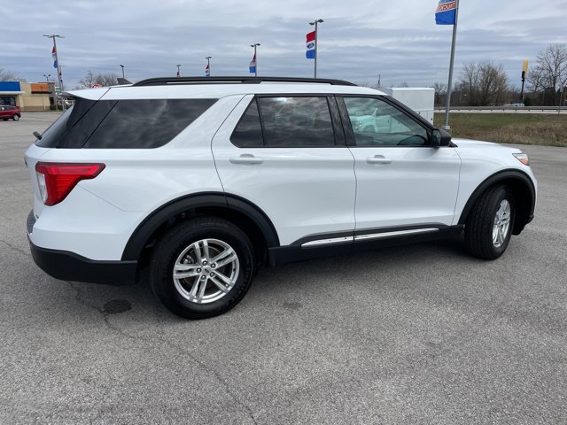 Used 2023 Ford Explorer XLT AWD/4WD image 12