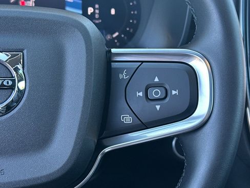 Used 2025 Volvo XC40 B5 Plus AWD/4WD image 30