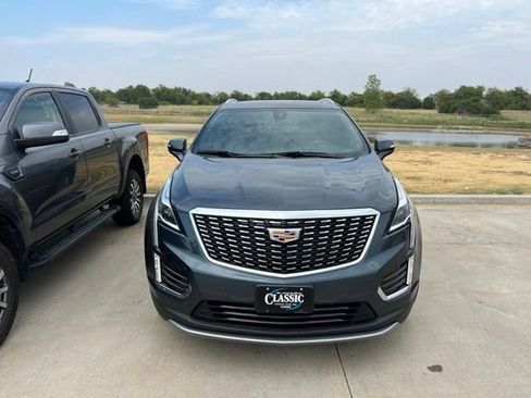 Used 2021 Cadillac XT5 Premium Luxury w/ LPO, Floor Liner Package FWD image 2