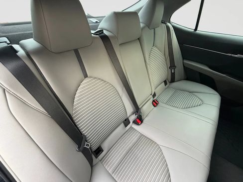 Used 2022 Toyota Camry SE FWD image 18