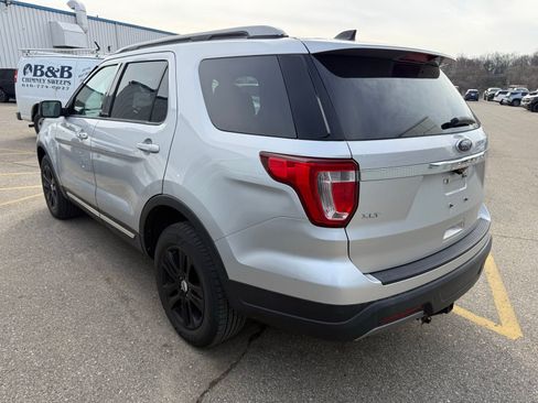Used 2019 Ford Explorer XLT image 4