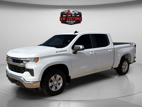 Used 2022 Chevrolet Silverado 1500 LT image 2