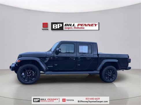 Used 2023 Jeep Gladiator Overland image 2