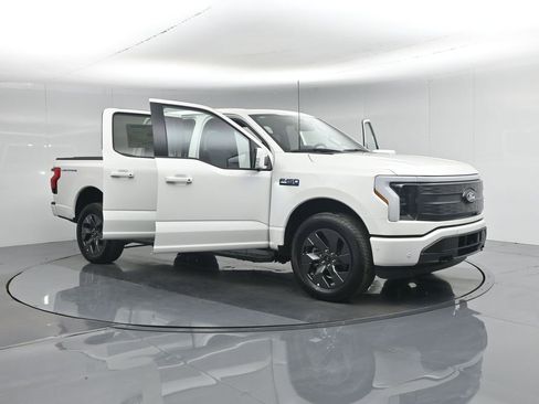 New 2025 Ford F150 Lightning Lariat w/ Max Trailer Tow Package image 31