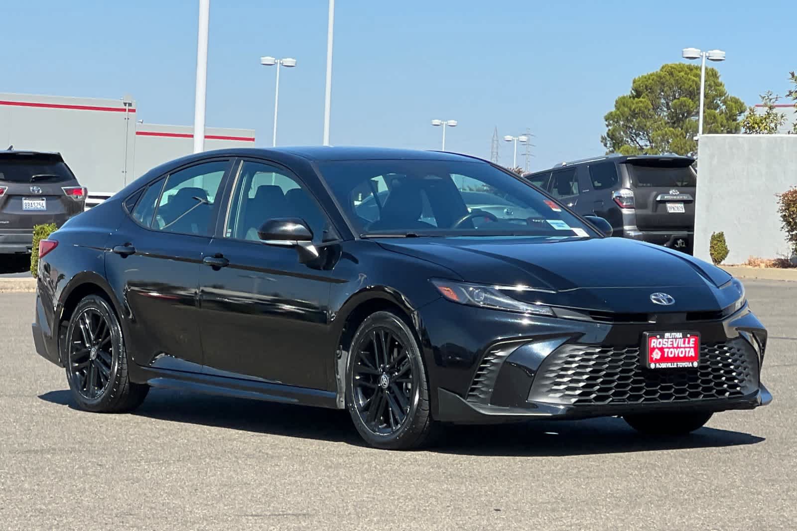 Certified 2025 Toyota Camry SE FWD image 5