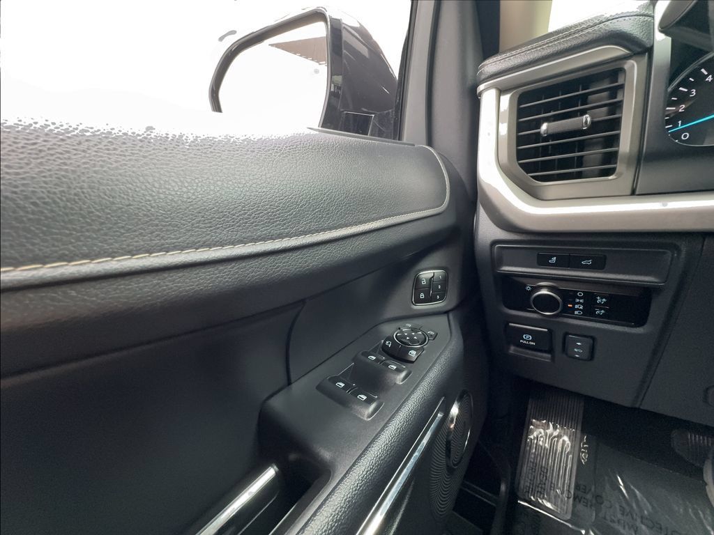 Used 2024 Ford Expedition XLT RWD image 48
