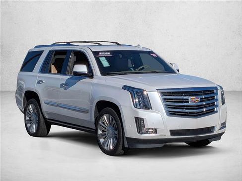 Used 2018 Cadillac Escalade Platinum image 3