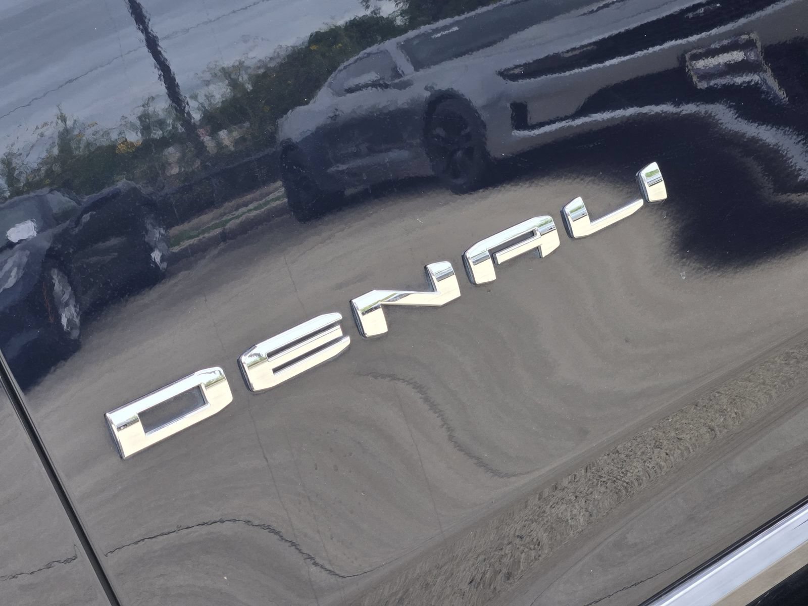 Used 2023 GMC Yukon Denali Ultimate AWD/4WD image 12