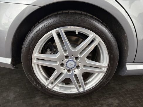 Used 2010 Mercedes-Benz E 550 4MATIC Sedan image 39