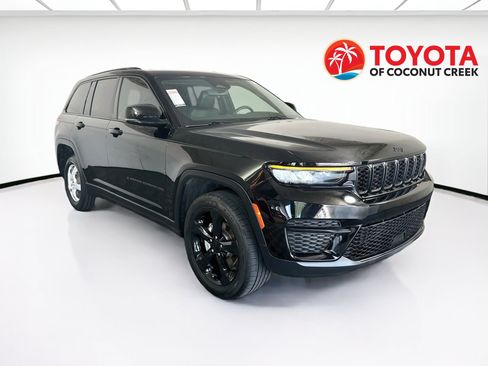 Used 2023 Jeep Grand Cherokee Altitude RWD image 1