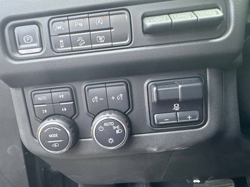 Used 2023 Chevrolet Tahoe High Country AWD/4WD image 17