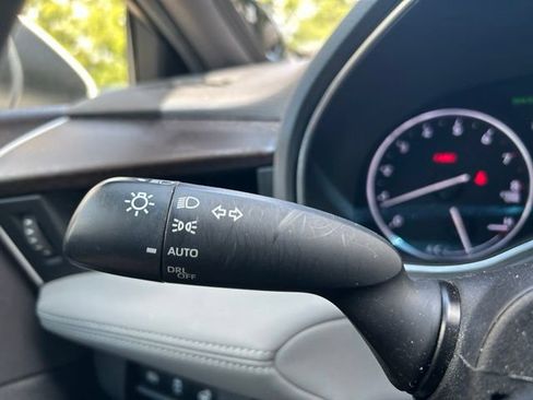 Used 2019 Toyota Avalon Limited w/ Advanced Safety Package FWD image 15