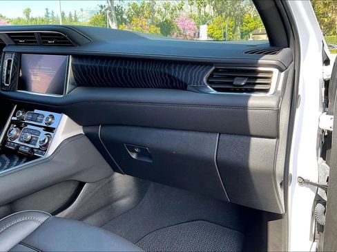 Used 2024 GMC Yukon Denali w/ Advanced Technology Package image 18