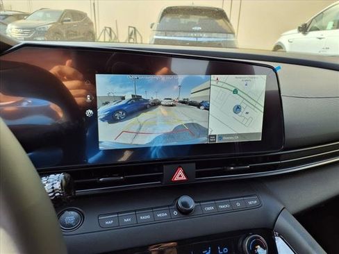 Certified 2025 Hyundai Elantra SEL image 11