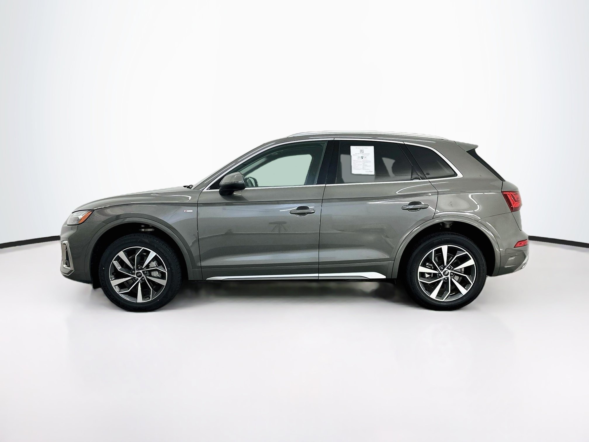 Used 2024 Audi Q5 2.0T Premium w/ Convenience Package AWD/4WD image 4