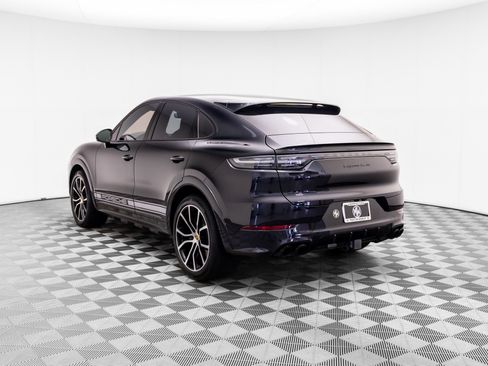 Used 2022 Porsche Cayenne Turbo AWD/4WD image 3