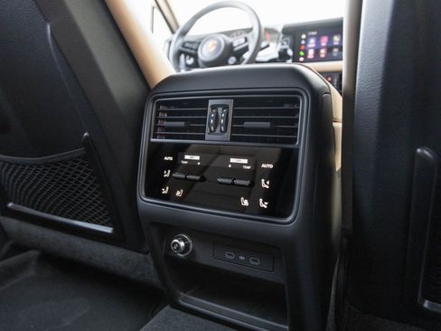 Used 2026 Porsche Cayenne Coupe image 28