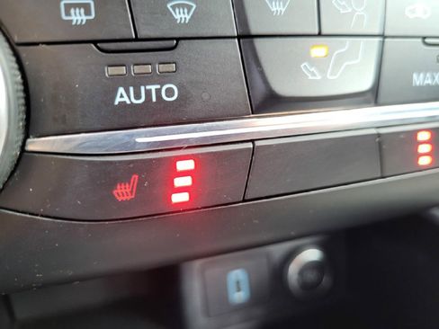 Used 2020 Ford Escape SE image 17