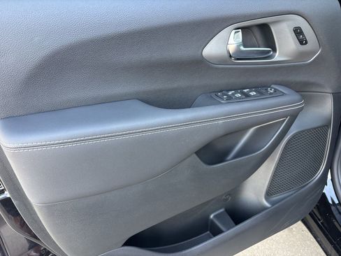 New 2026 Chrysler Pacifica Select w/ S Appearance Package image 9