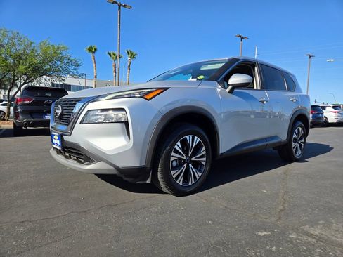 Used 2023 Nissan Rogue SV FWD image 2