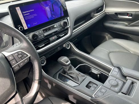 Used 2024 Toyota Grand Highlander AWD image 19