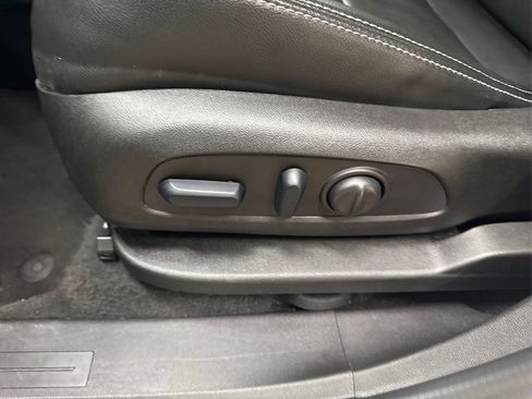 Used 2024 GMC Terrain SLT image 39