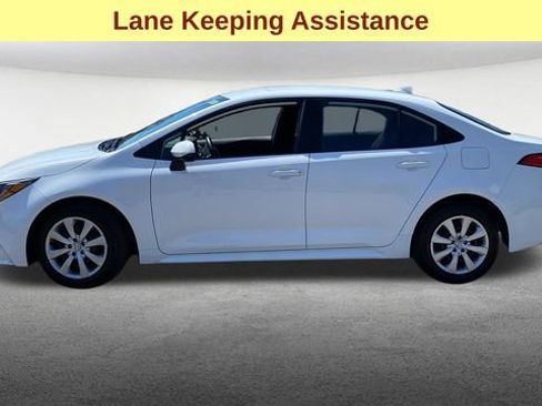Used 2025 Toyota Corolla LE FWD image 5