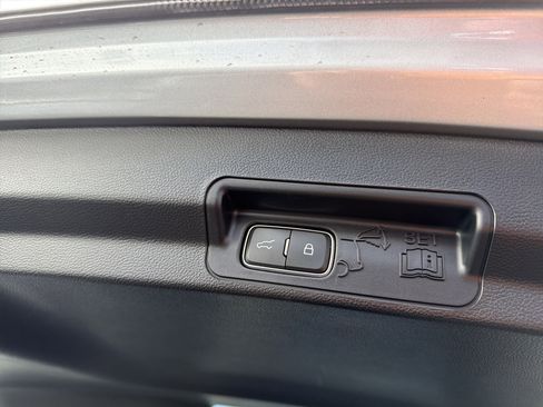 Used 2024 Ford Explorer XLT w/ Equipment Group 202A image 27