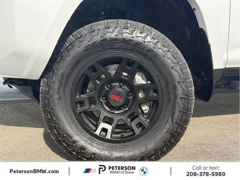Used 2022 Toyota 4Runner TRD Off-Road Premium AWD/4WD image 35