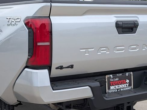 Used 2025 Toyota Tacoma TRD Sport AWD/4WD image 7