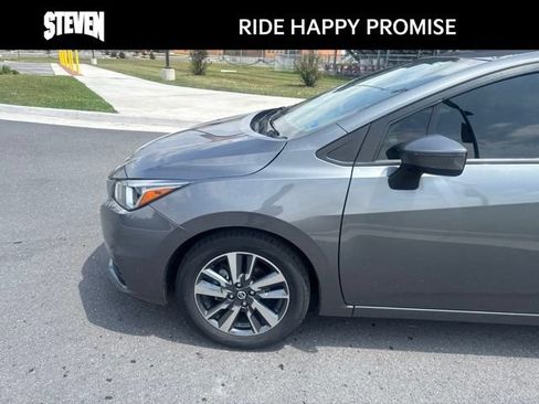 Used 2021 Nissan Versa SV FWD image 2