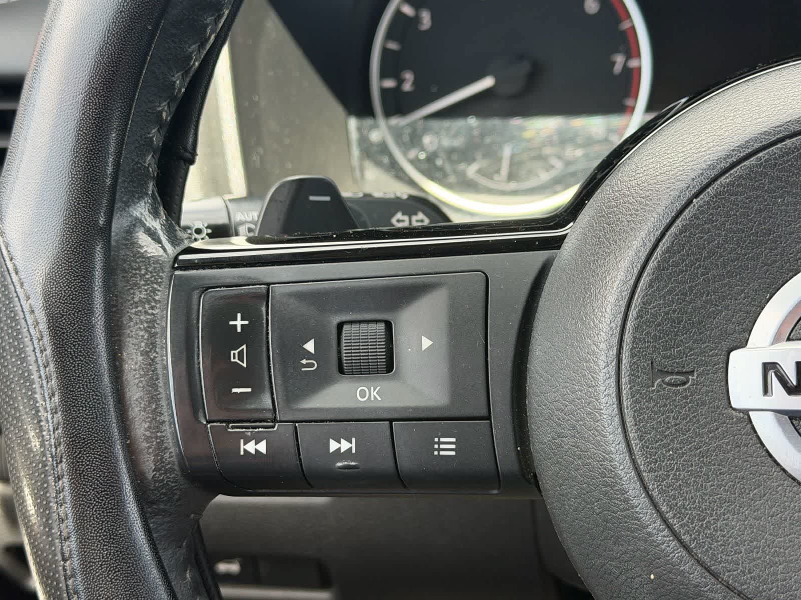 Used 2021 Nissan Rogue SL FWD image 16