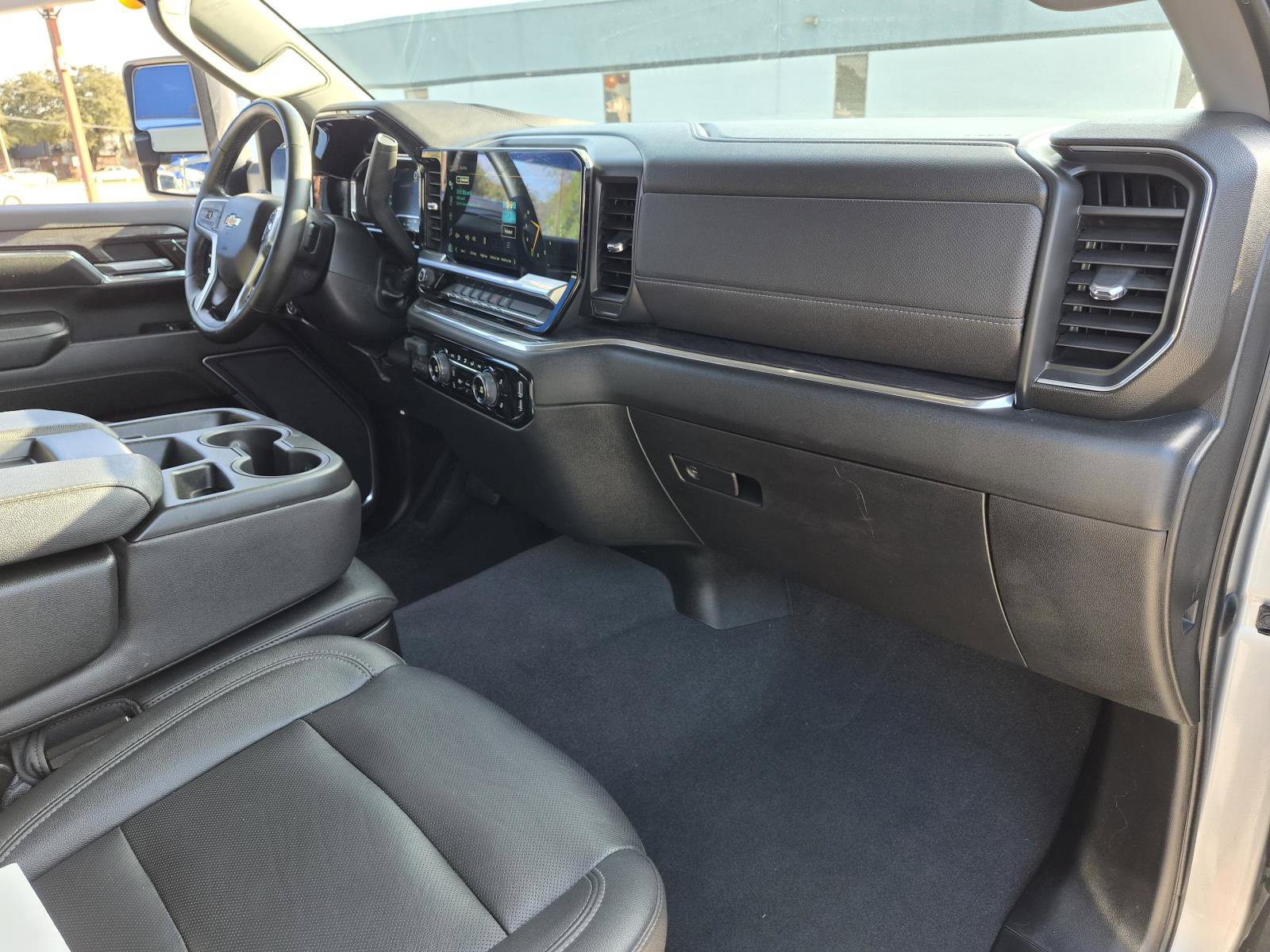 Used 2024 Chevrolet Silverado 2500 LTZ AWD/4WD image 8