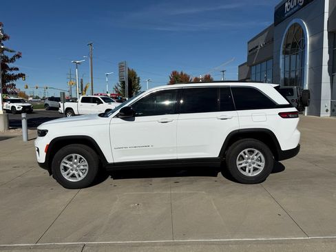 New 2025 Jeep Grand Cherokee Laredo w/ Trailer Tow Package image 10