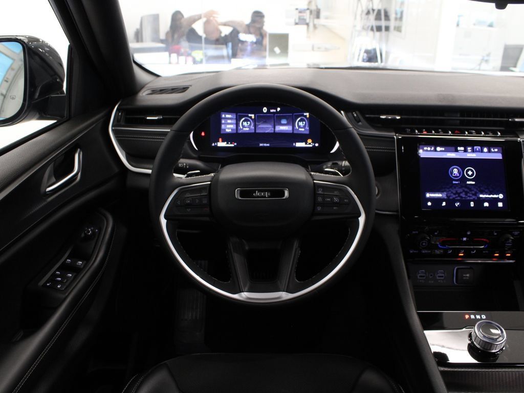 Used 2023 Jeep Grand Cherokee Altitude AWD/4WD image 20