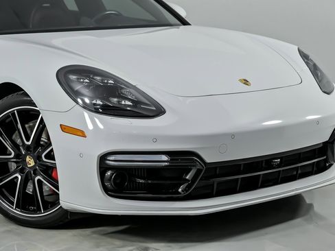 Used 2020 Porsche Panamera GTS image 3