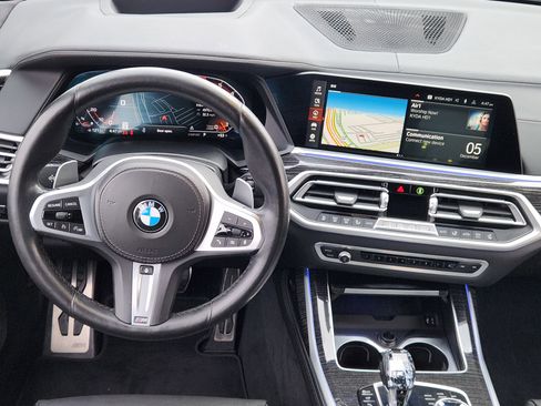 Used 2022 BMW X7 M50i w/ Executive Package image 29