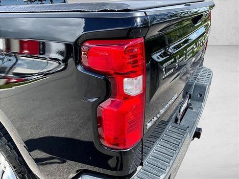 Used 2021 Chevrolet Silverado 1500 LT w/ Z71 Off-Road Package AWD/4WD image 29